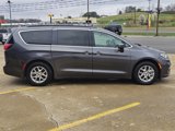 Used 2022 Chrysler Pacifica Touring-L image 6