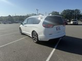 Used 2017 Chrysler Pacifica Limited image 4