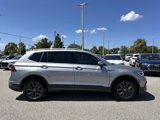 Used 2022 Volkswagen Tiguan SE w/ Panoramic Sunroof Package image 4