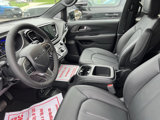 New 2025 Chrysler Pacifica Select image 2