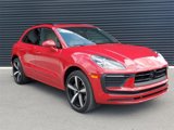 Certified 2024 Porsche Macan image 3