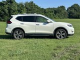 Used 2017 Nissan Rogue SL image 2
