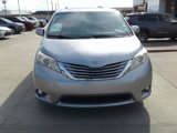 Used 2017 Toyota Sienna XLE image 2