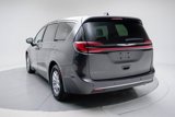 Used 2023 Chrysler Pacifica Touring-L image 3