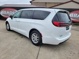 Used 2023 Chrysler Pacifica Touring-L image 5