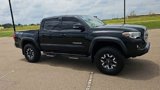 Used 2017 Toyota Tacoma TRD Off-Road w/ Tow Package (A/T) image 2