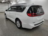 Used 2022 Chrysler Pacifica Touring-L image 6
