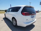 Used 2024 Chrysler Pacifica Limited image 3