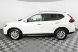 Used 2020 Nissan Rogue SV image 2