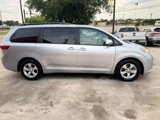 Used 2016 Toyota Sienna LE image 4