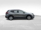 Used 2017 Nissan Rogue SV image 2