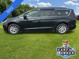 Used 2022 Chrysler Pacifica Touring-L image 2