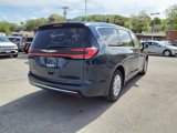 Used 2023 Chrysler Pacifica Touring-L image 4