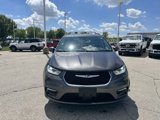 Used 2022 Chrysler Pacifica Touring-L image 2