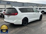 Used 2022 Chrysler Pacifica Touring-L image 3