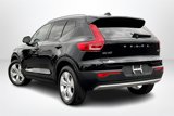 Used 2022 Volvo XC40 T5 Momentum image 4