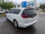 Used 2023 Chrysler Pacifica Touring-L image 3