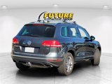 Used 2016 Volkswagen Touareg VR6 image 3