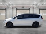 Used 2018 Chrysler Pacifica Touring-L w/ Premium Audio Group image 4