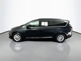 Used 2017 Chrysler Pacifica Touring-L image 4