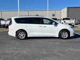 Used 2021 Chrysler Pacifica Touring-L image 4