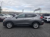Used 2017 Nissan Rogue SV image 2