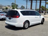 Used 2022 Chrysler Pacifica Touring-L image 6