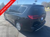 Used 2023 Chrysler Pacifica Touring-L image 3