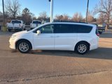 Used 2022 Chrysler Pacifica Touring-L image 2
