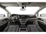 Used 2020 Chrysler Pacifica Touring-L image 5