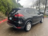 Used 2018 Nissan Rogue SV image 3
