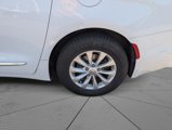 Used 2018 Chrysler Pacifica Touring-L image 5