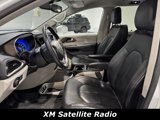 Used 2018 Chrysler Pacifica Touring-L w/ Tire & Wheel Group image 3
