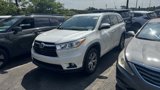 Used 2014 Toyota Highlander XLE image 2