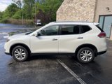 Used 2016 Nissan Rogue SV w/ SV Premium Package image 4