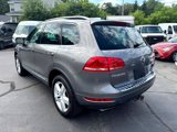 Used 2012 Volkswagen Touareg Sport image 4