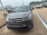 Used 2017 Toyota Highlander FWD V6 image 2