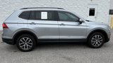 Used 2020 Volkswagen Tiguan SE w/ Panoramic Sunroof Package image 2