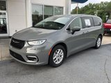 Used 2023 Chrysler Pacifica Touring-L image 2