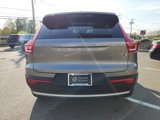 Certified 2022 Volvo XC40 T5 Momentum w/ Premium Package image 3