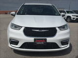 Used 2023 Chrysler Pacifica Touring-L image 3