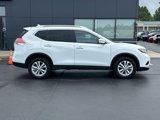 Used 2016 Nissan Rogue SV image 2