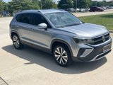 Used 2022 Volkswagen Taos SE image 2