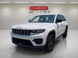 Used 2023 Jeep Grand Cherokee Laredo image 3
