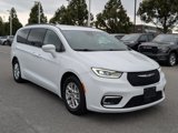 Certified 2022 Chrysler Pacifica Touring-L image 3