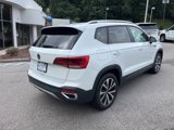 Used 2022 Volkswagen Taos SE w/ Driver Assistance Package image 3