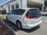 Used 2023 Chrysler Pacifica Touring-L image 3