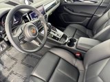Certified 2024 Porsche Macan image 4