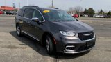 Used 2023 Chrysler Pacifica Limited image 2