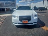 Used 2018 Chrysler 300 Touring image 2